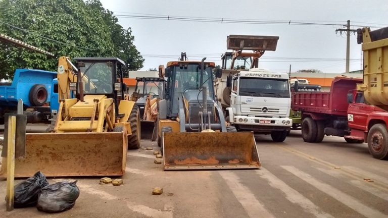 Caçambeiros não aceitam acordo e entrada do Deracre permanece fechada