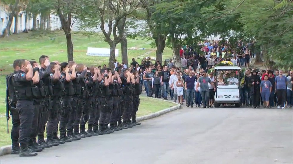 Rio de Janeiro atinge marca de 100 PMs mortos no ano