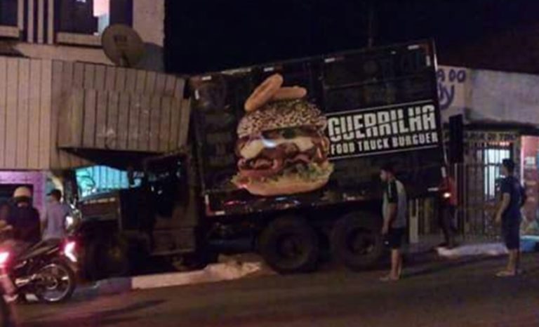 Food Truck que irá participar de Festival invade entrada do Hotel Barbosa em Rio Branco