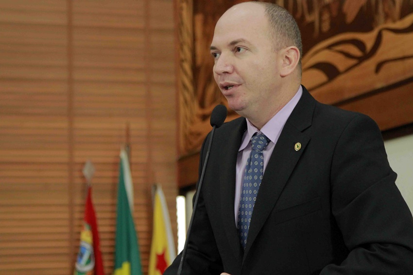 Deputado Gehlen Diniz diz que governador não mostra real situação do Estado