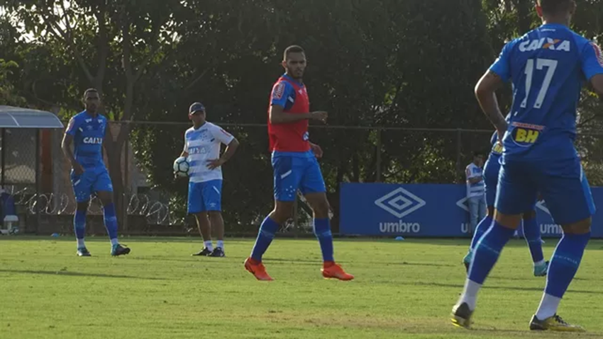 Depois de 10 dias de testes, ex-atacante do Atlético Acreano assina com o Cruzeiro
