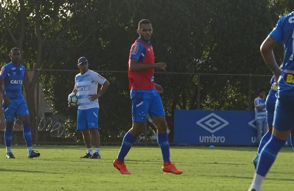 Do Acre para Minas Gerais: Careca já realizou o primeiro treino na Toca da Raposa