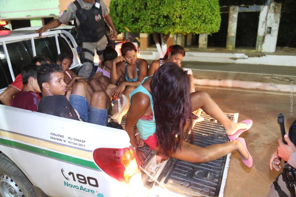 O Alto Acre: PM detém nove dentro de casa com motos roubadas e usadas em assaltos na fronteira