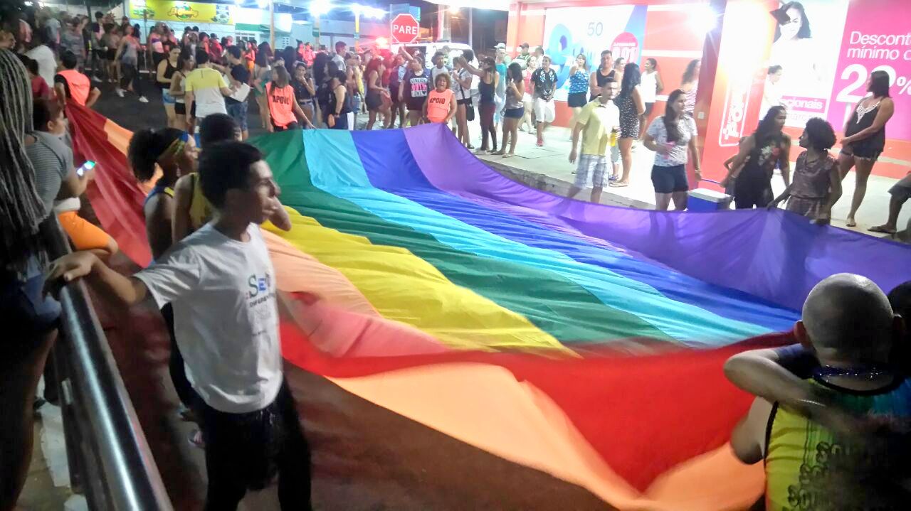 Parada Gay reúne milhares de pessoas no centro de Rio Branco