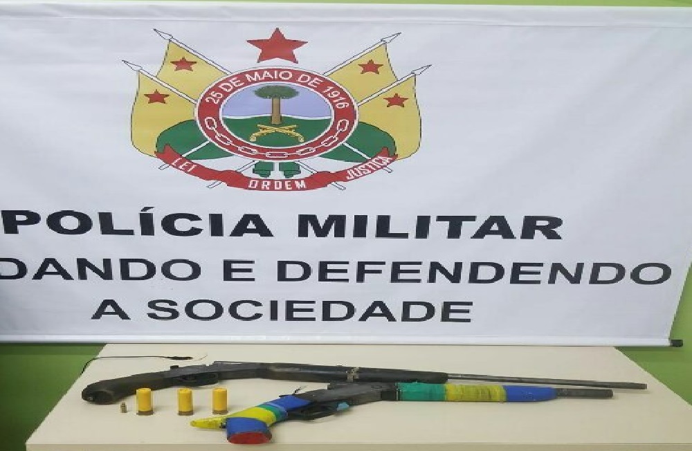 PM apreende um rifle e duas escopetas com adolescentes em Sena Madureira