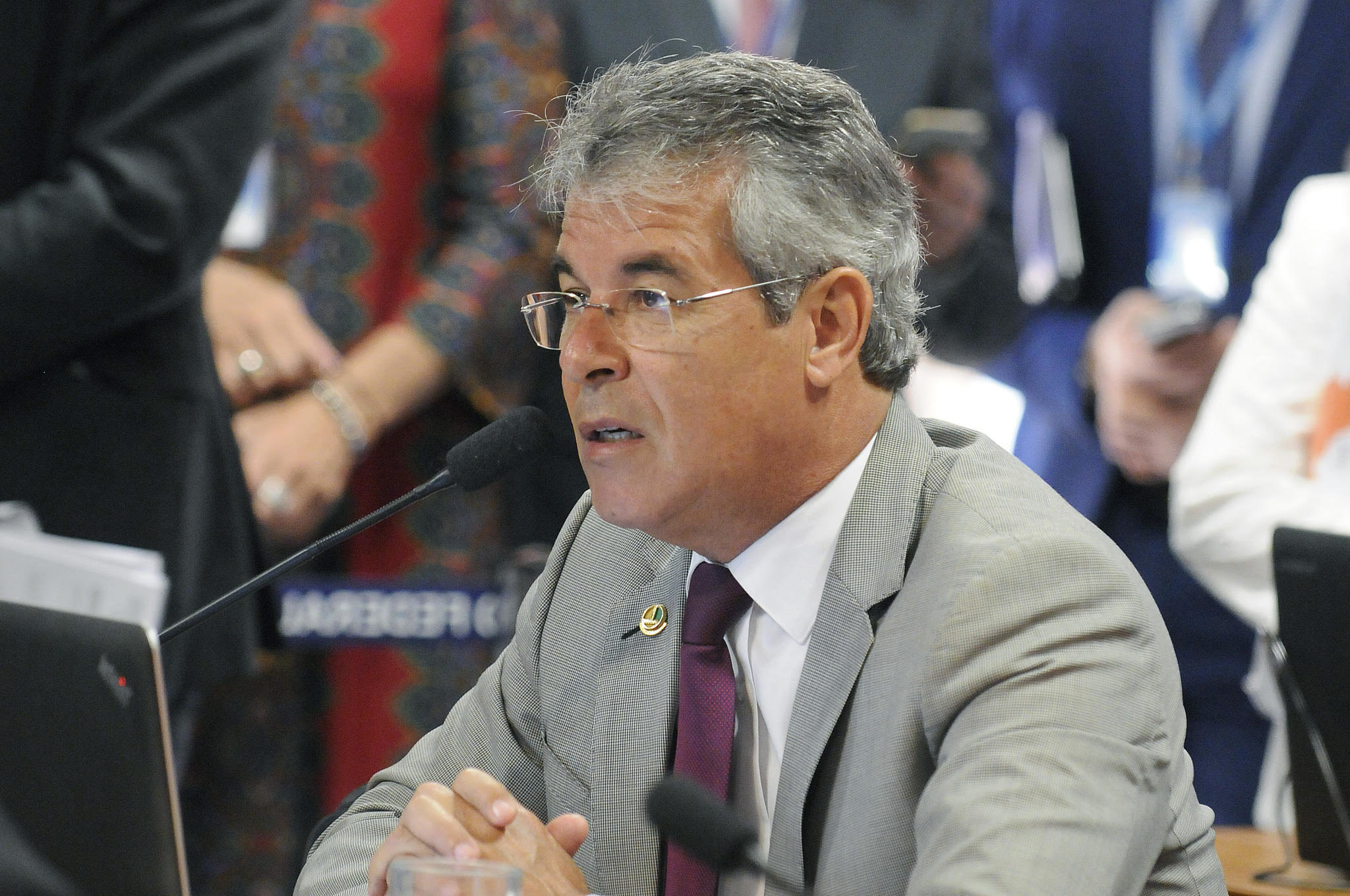 Jorge Viana cobra de autoridades federais medidas contra o crime