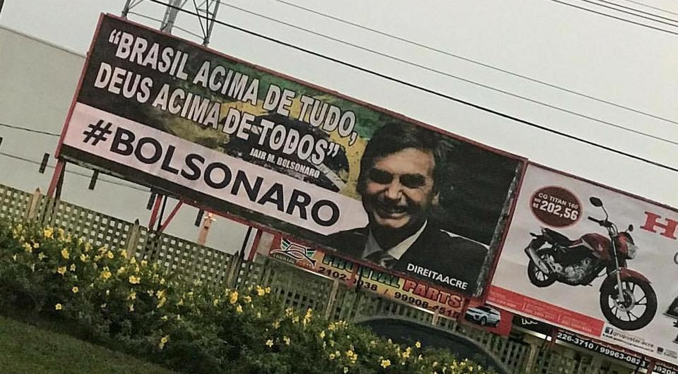 Outdoor de Jair Bolsonaro instalado na Avenida Ceará divide opiniões de acreanos