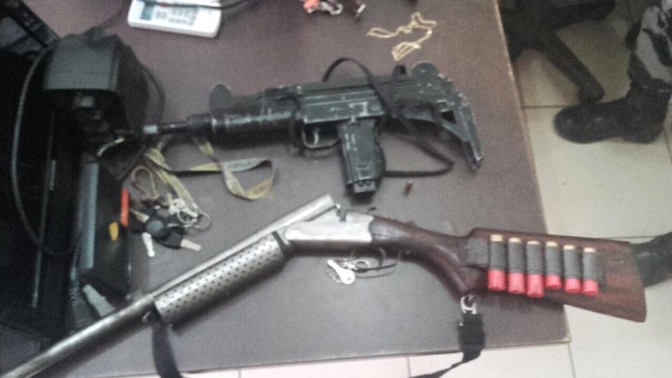 Polícia Militar apreende armas e recupera motocicleta roubada em bairro de Rio Branco
