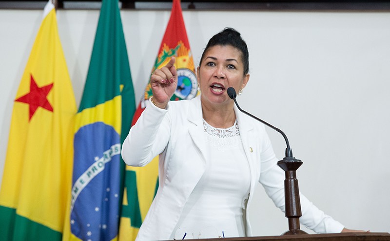 Sinhasique diz que governo do Acre ganha dinheiro internacional em nome de povos isolados