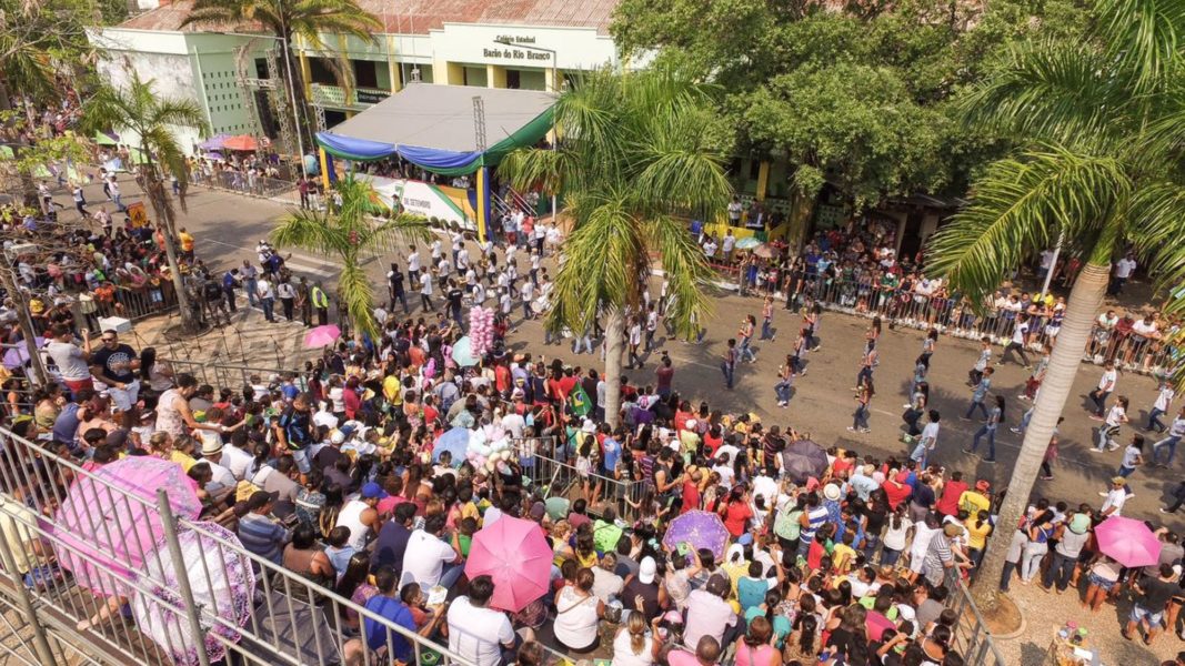 População prestigia desfile do 7 de setembro na comemoração da Independência do Brasil