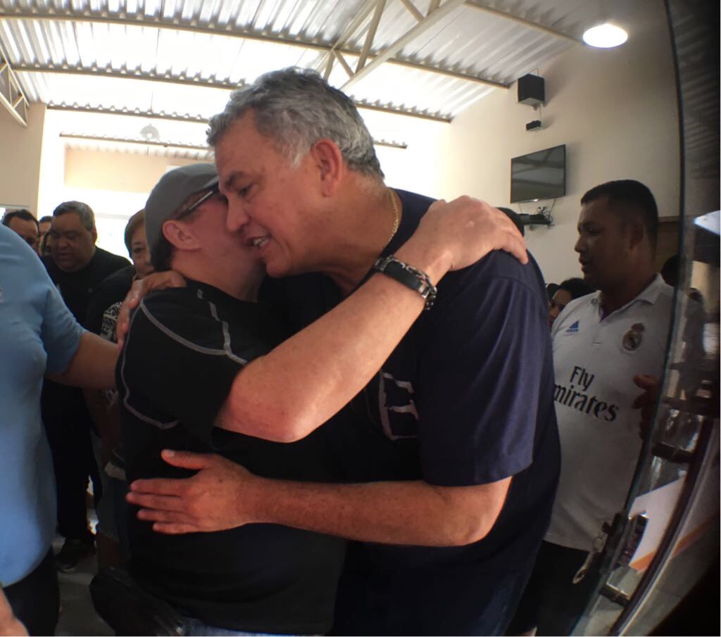 Amado Batista é recebido por Petecão em Sena para aniversário de 113 anos da cidade