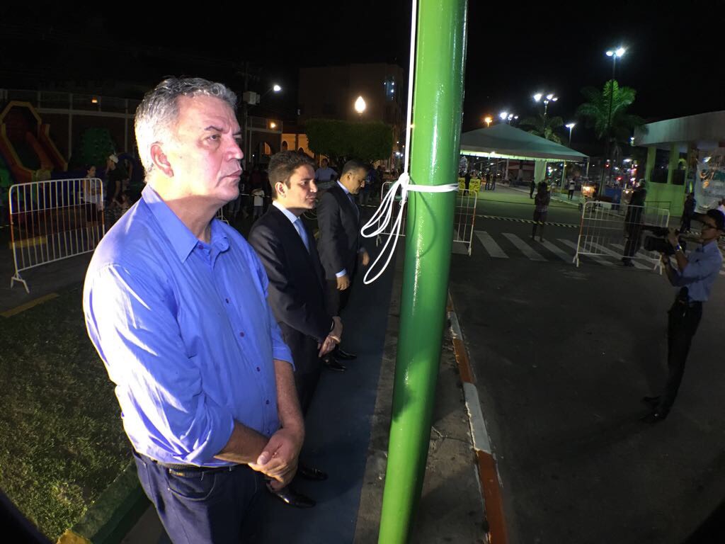 Petecão prestigia desfile cívico de comemoração de 113 anos de Cruzeiro do Sul ao lado de prefeito