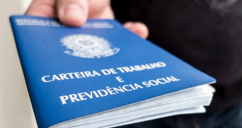 Taxa de desemprego fica em 12,6% no trimestre encerrado em agosto