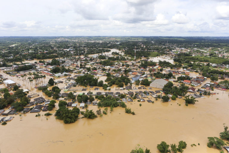 Governo abre edital pedindo doações para ajudar vítimas da alagação no AC