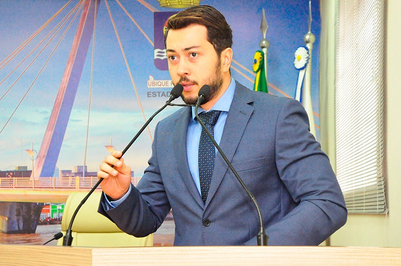 “Não sei que horas Socorro Neri acorda, mas já tapou mais buracos que o ex-prefeito”, diz vereador