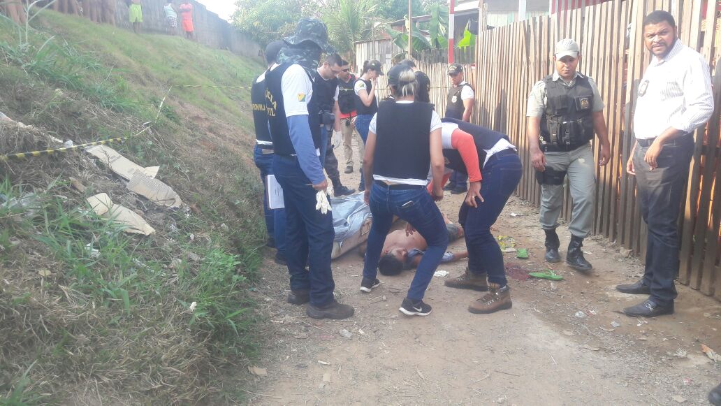 Jovem é assassinado com vários tiros no “Beco do Classic” e moradores dizem não ter visto nada