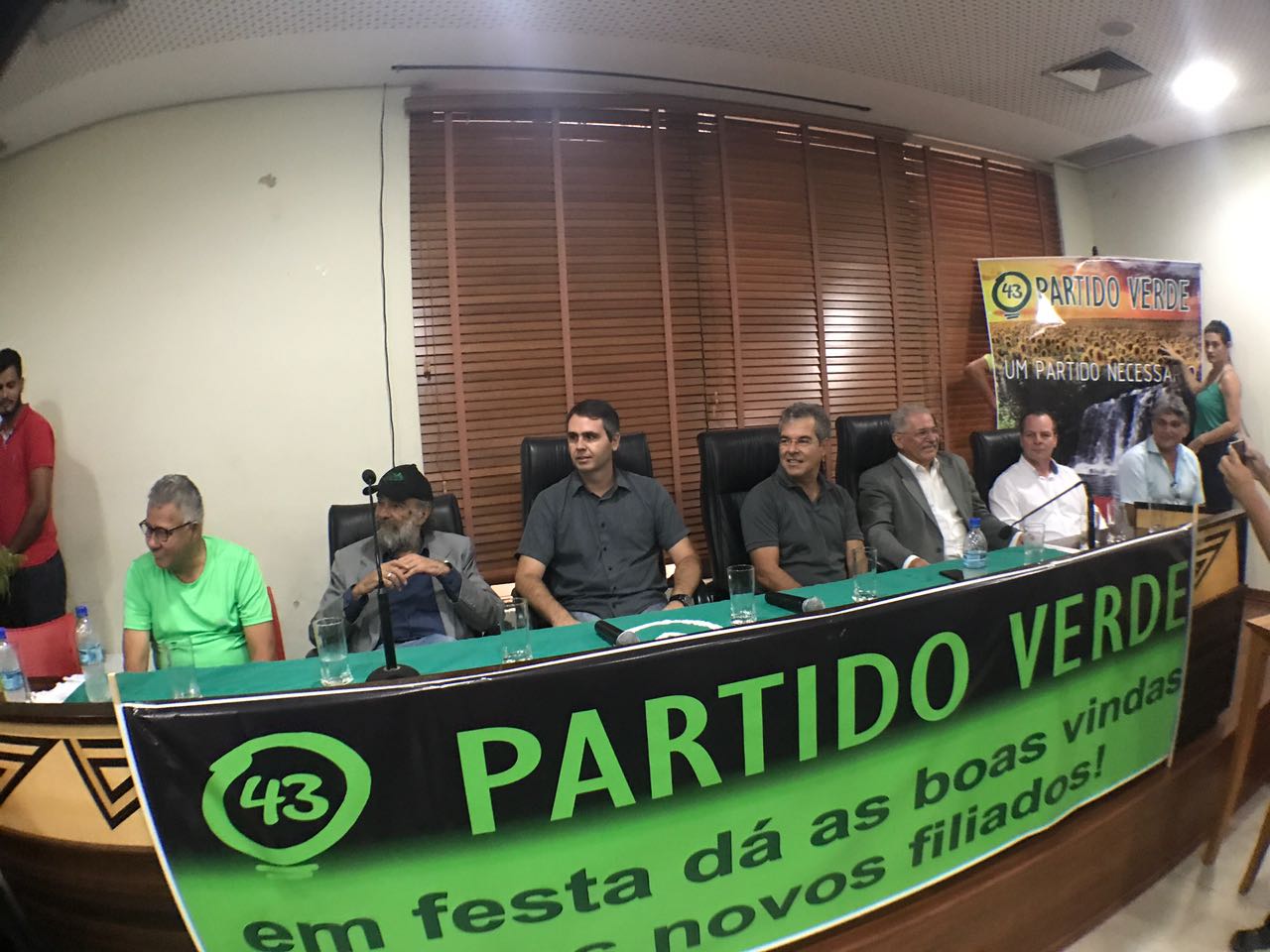Depois de passar por três siglas entre oposição e situação, Henrique Afonso retorna ao PV