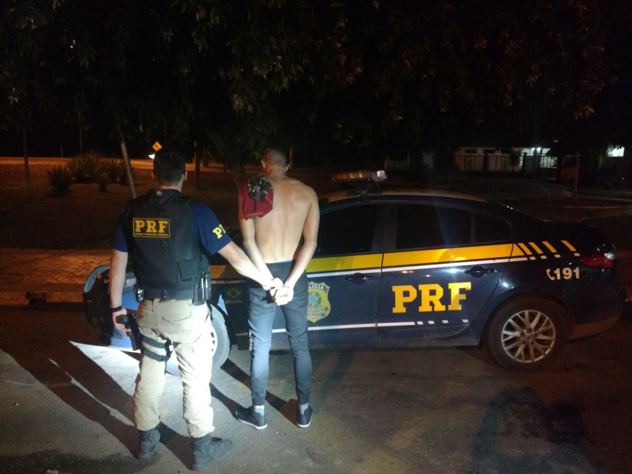 PRF prende homem na BR-317 com quase 1kg de cápsulas de cocaína no estômago