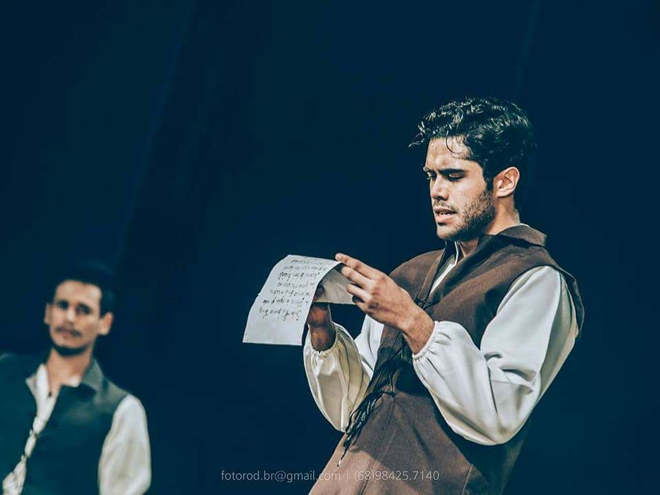 Amor pela arte do teatro une gerações de artistas acreanos