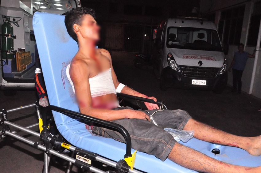 Jovem é atingido a golpes de faca no bairro Taquari e é levado em estado grave ao Pronto Socorro