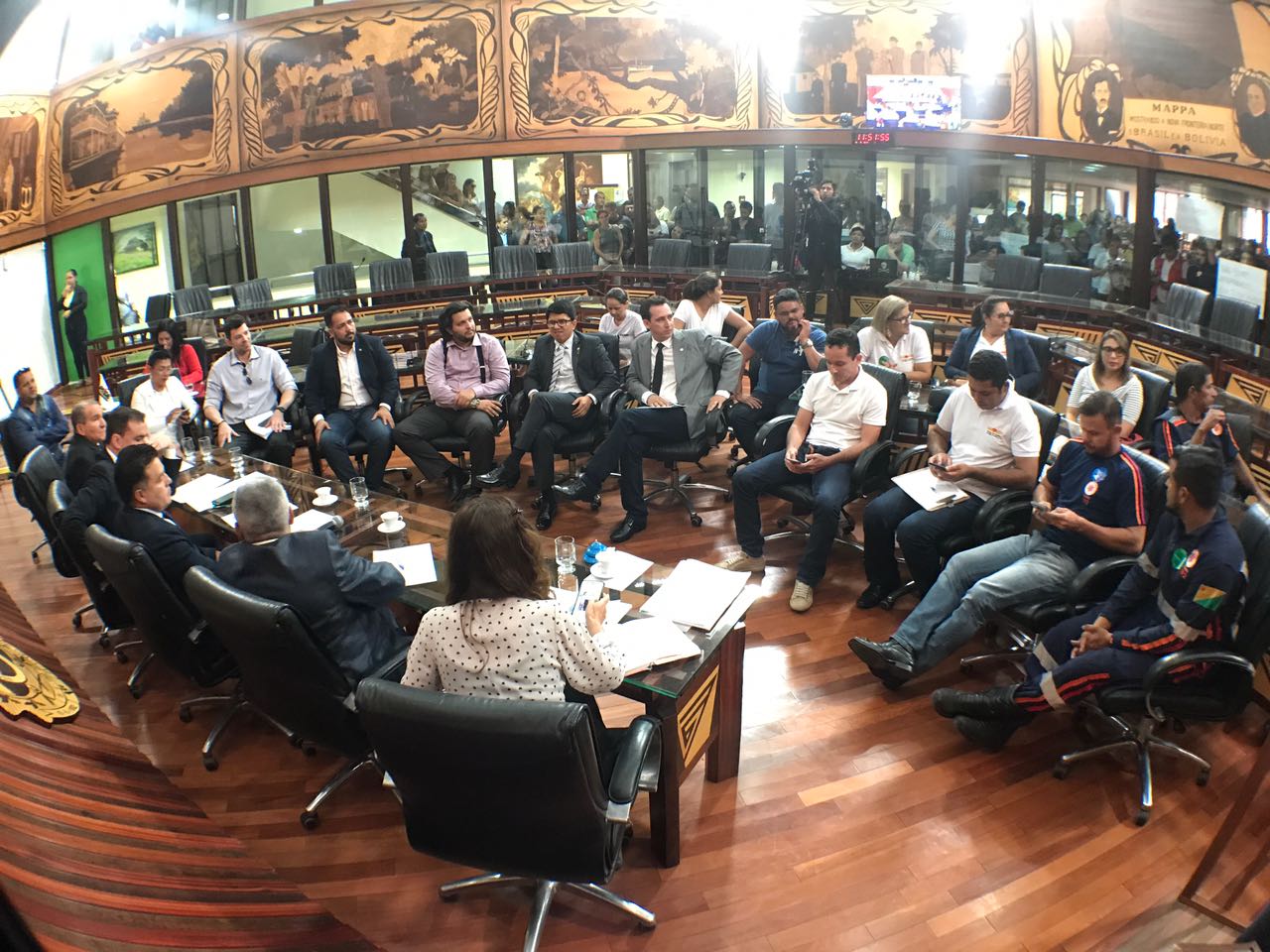 Servidores do Pró-Saúde querem aprovação da lei que regulamenta funcionários ameaçados de demissão