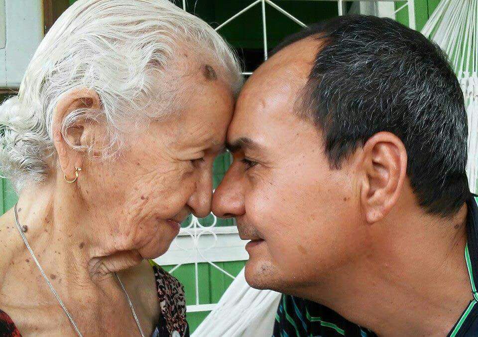 Dia Mundial do Alzheimer conscientiza sobre importância do apoio e do carinho no tratamento