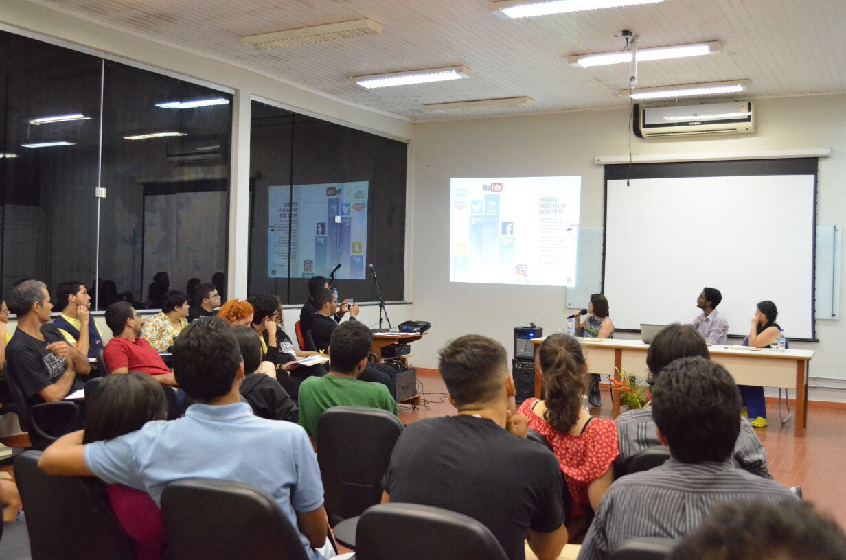 Alunos de Jornalismo realizam coletiva para debater depressão e suicídio na mídia