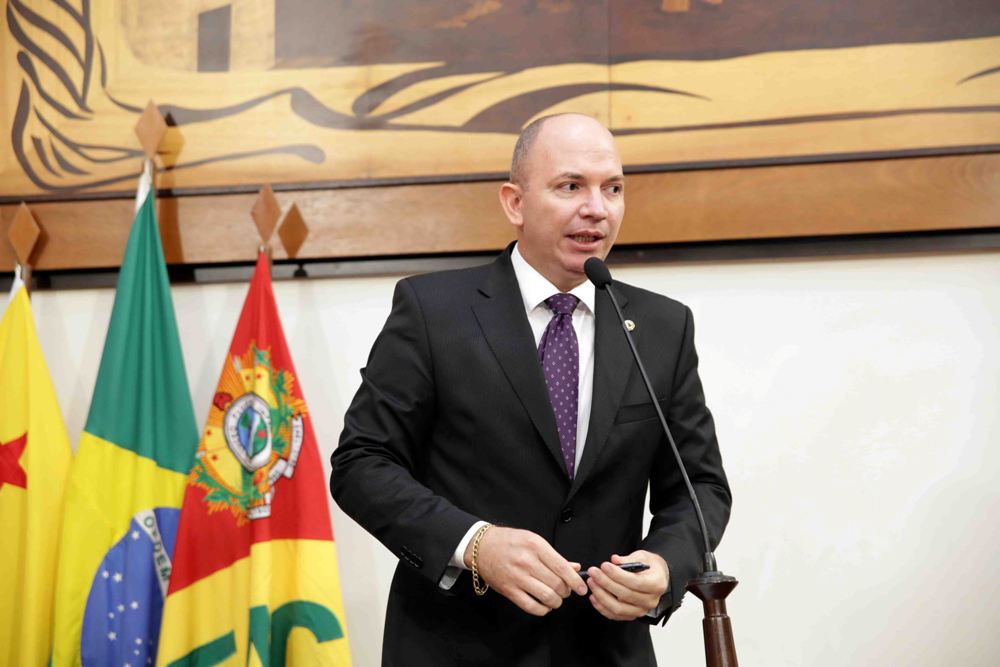Gehlen Diniz defende PEC que põe fim a pensão de ex-governadores