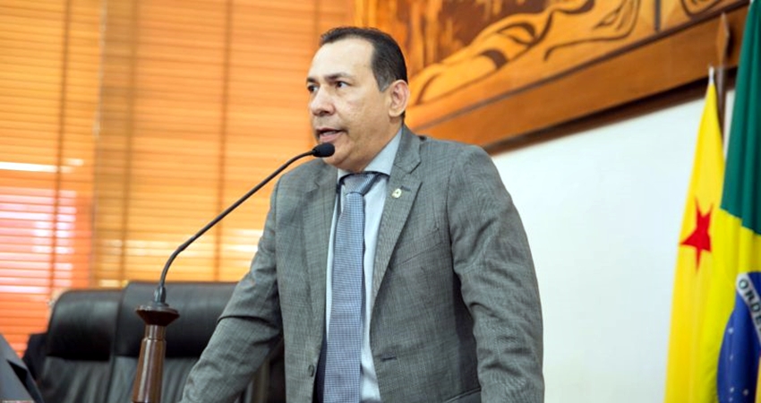 Deputado critica colegas na Aleac que não foram realizar o exame do toque retal