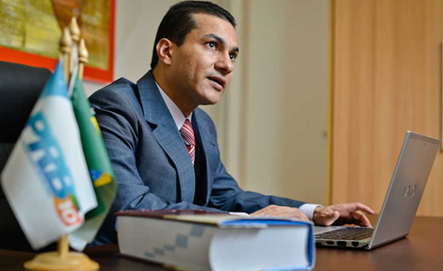 Áudio entregue ao MPF mostra suposto acerto de propina entre Joesley Batista e ministro de Temer