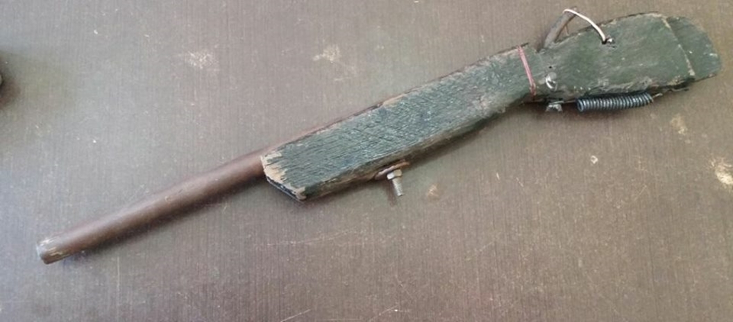 Polícia Militar apreende arma de fogo de fabricação caseira no bairro Defesa Civil