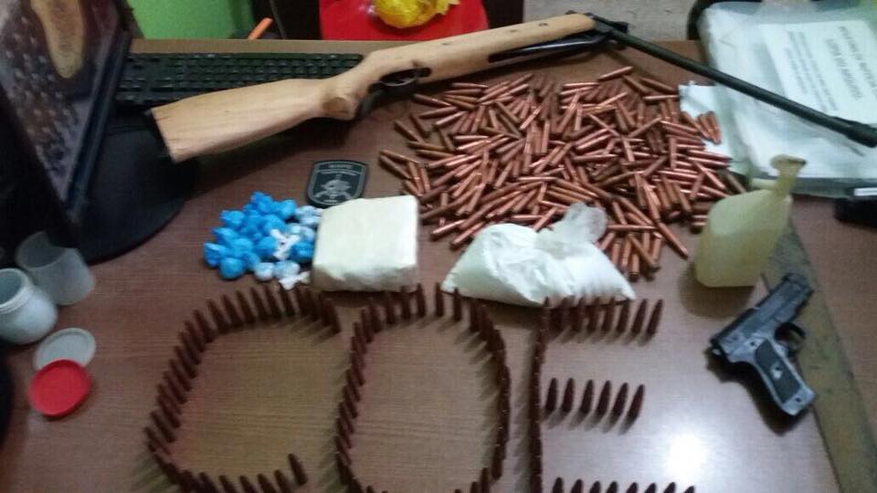 Polícia Militar apreende mais de 300 munições para fuzil AK-47 e prende uma pessoa