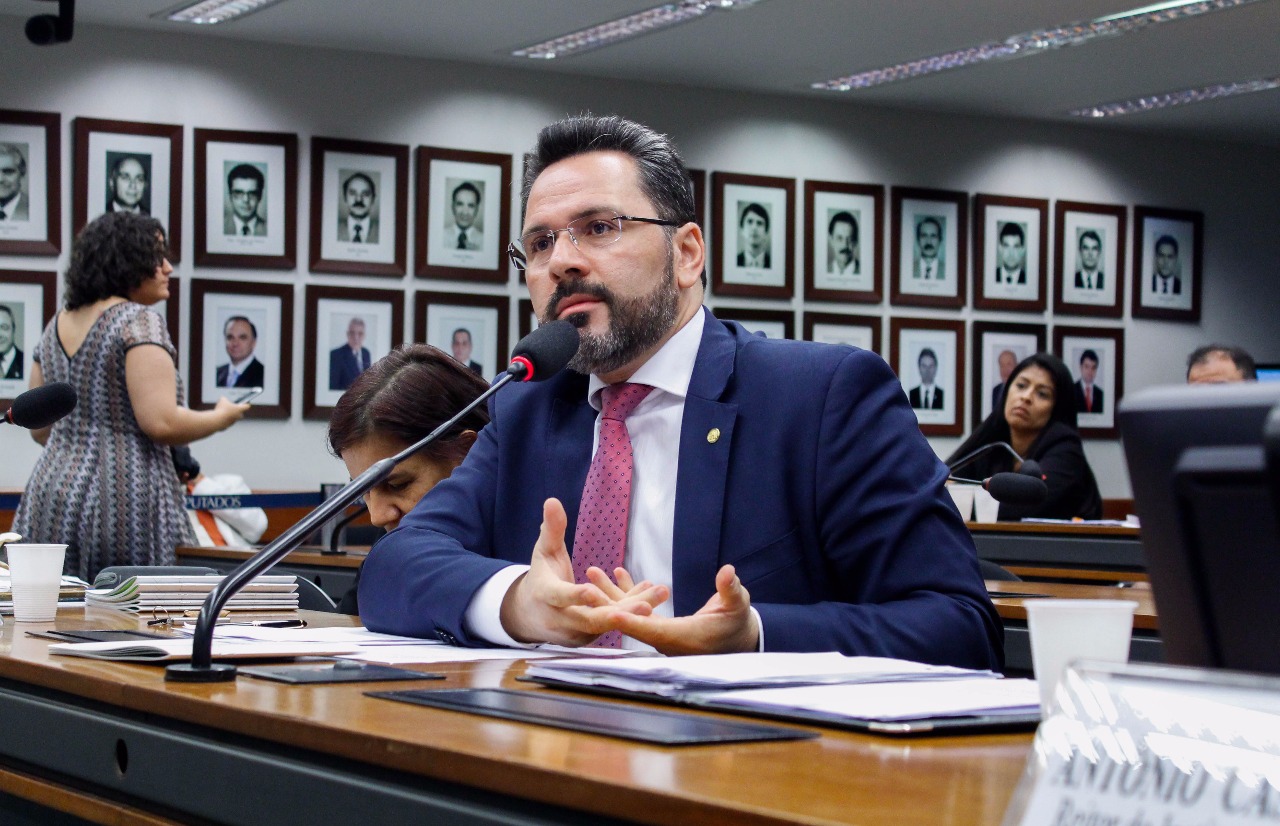 Alan Rick visita escolas que estão recebendo recursos liberados a seu pedido no FNDE