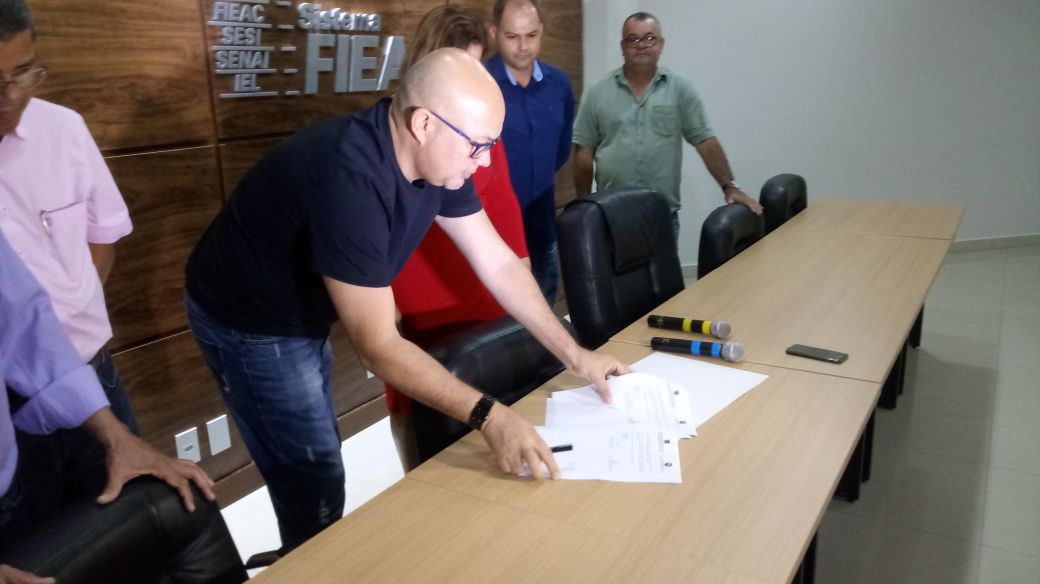 Órgãos ambientais e indústrias assinam portaria por alternativa para legalizar transporte de madeira