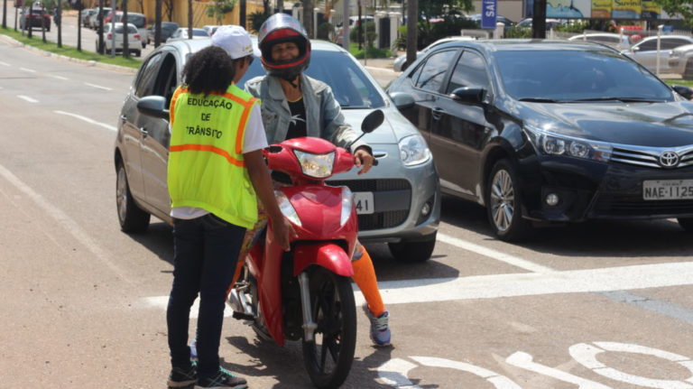 Detran/AC implanta bolsões para motociclistas em semáforos da capital