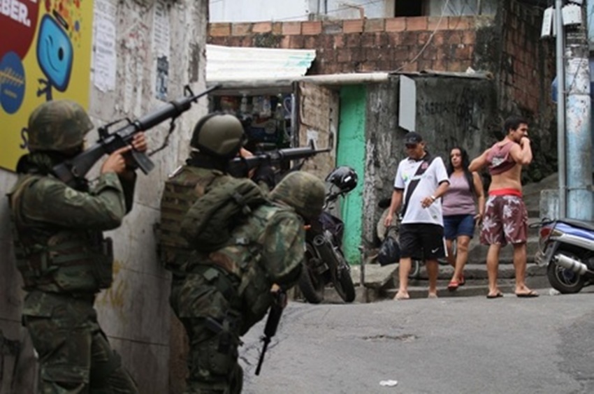 Forças Armadas voltam a ocupar o RJ; Jovem acreano relata momentos de pânico