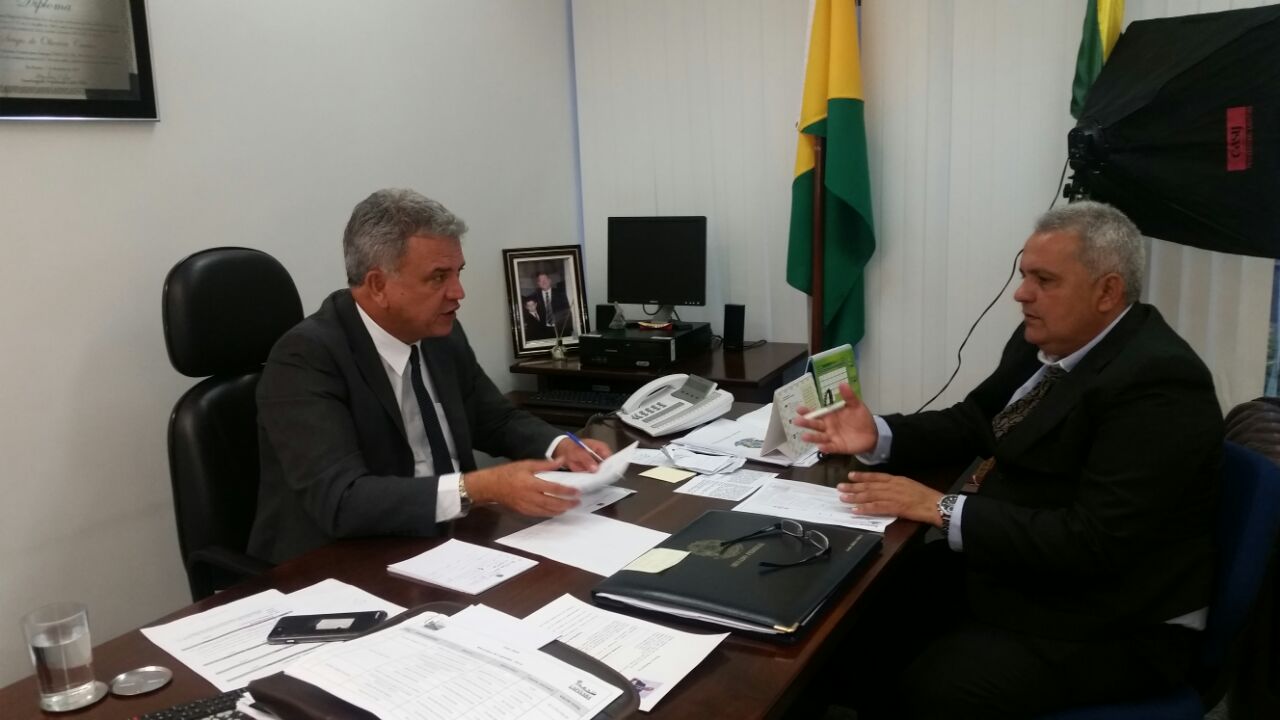 Prefeito de Capixaba vai a Brasília debater repasses de emendas para o ano de 2018