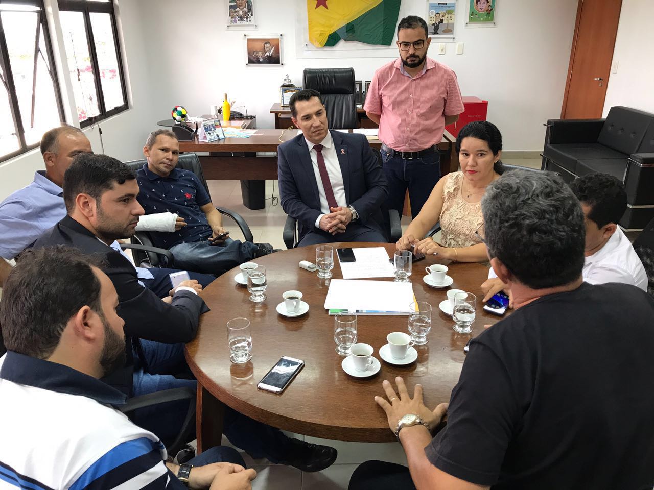 Deputado Ney Amorim se reúne com vereadores de Feijó para tratar sobre gestão pública