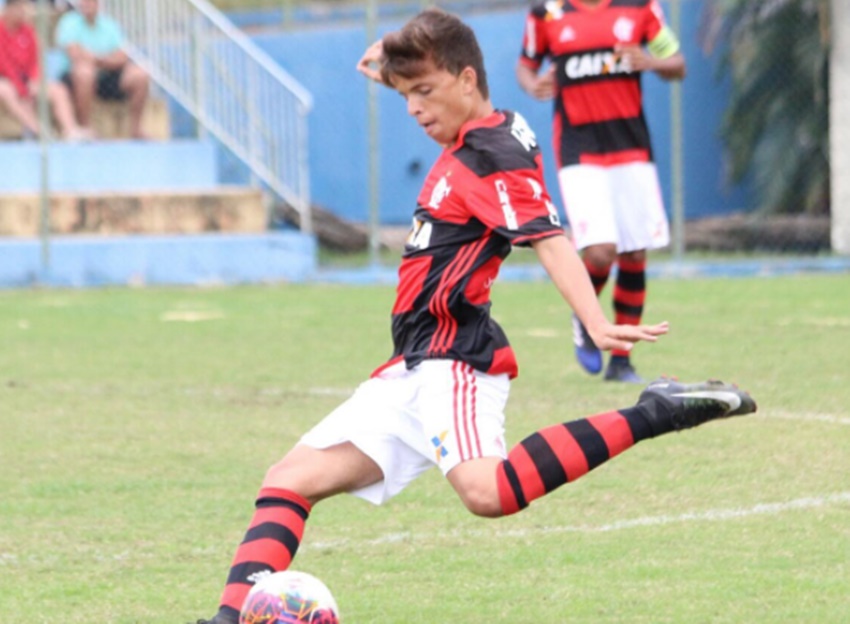 Promessa acreana da base do Flamengo acerta contrato com o Fluminense