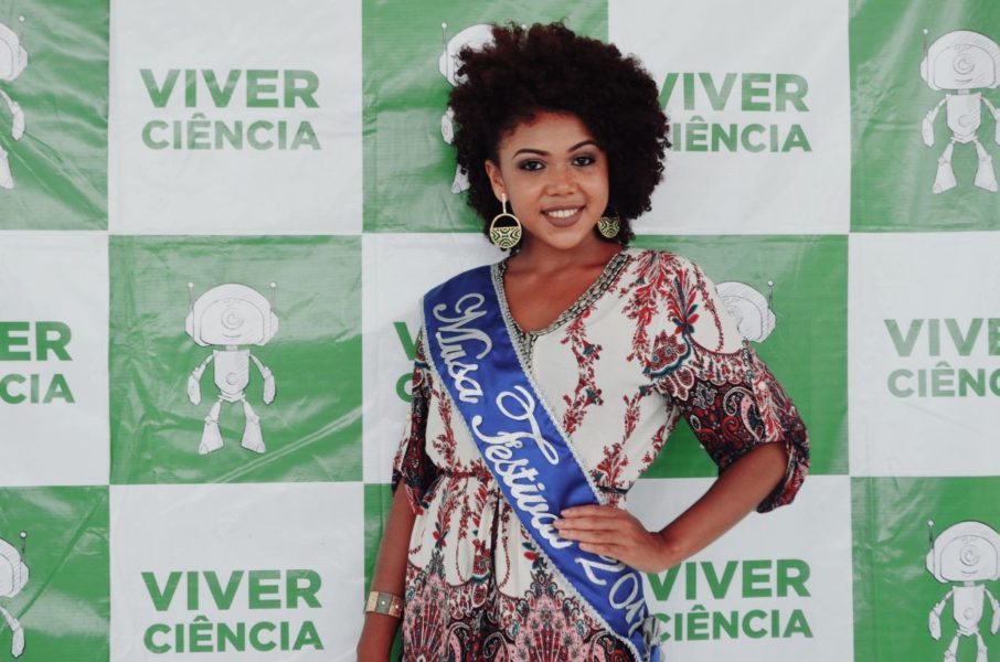 Musa do Festival da Farinha palestra na Viver Ciência Juruá