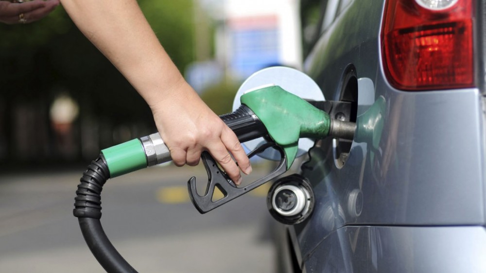Após seis reajustes só no segundo semestre, consumidores questionam qualidade de gasolina revendida no Acre