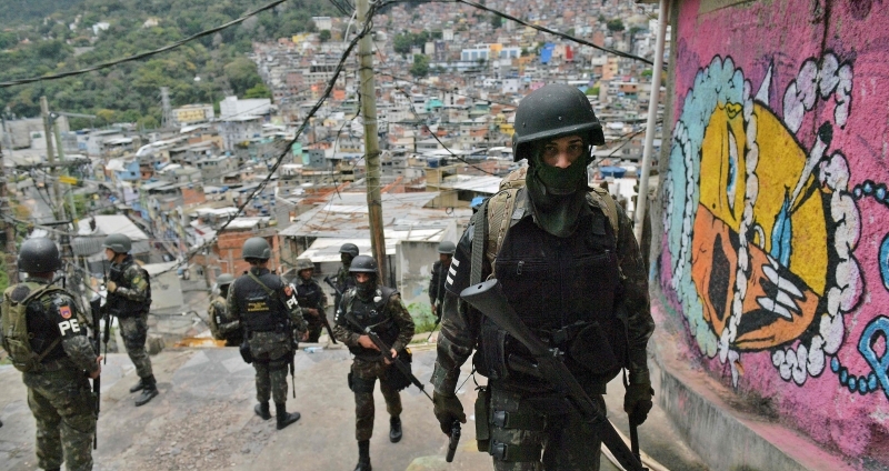 Forças Armadas voltam à Rocinha para apoiar a polícia em buscas na favela
