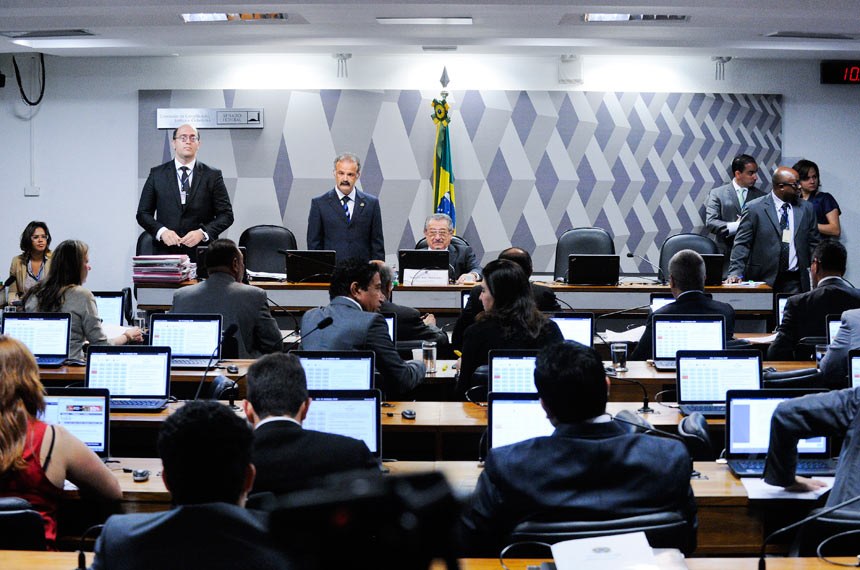 CCJ tenta votar denúncia contra Temer nesta quarta; acompanhe o debate