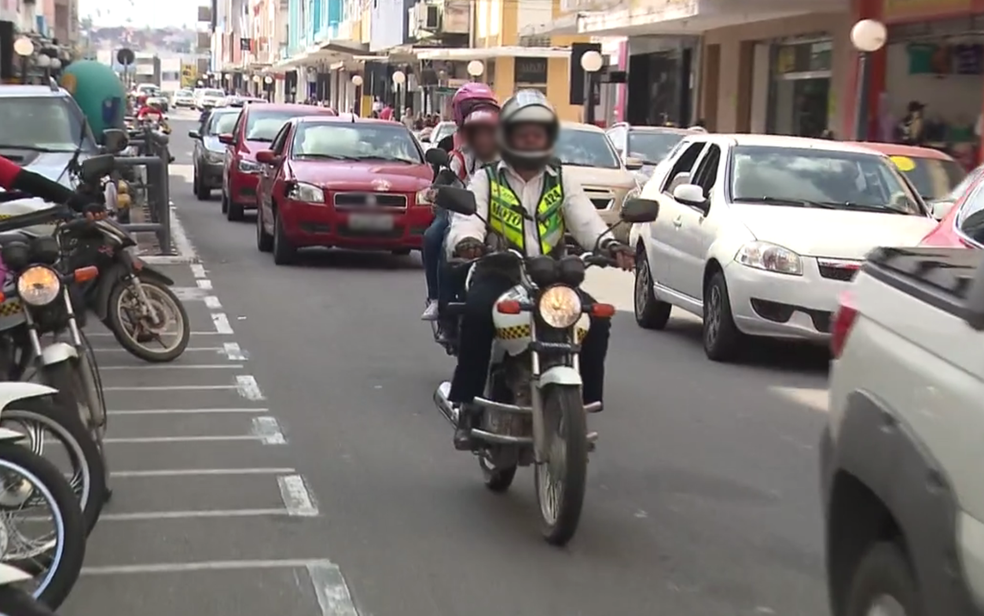 Mototaxista é chamado para uma corrida, mas ao chegar ao local é assaltado