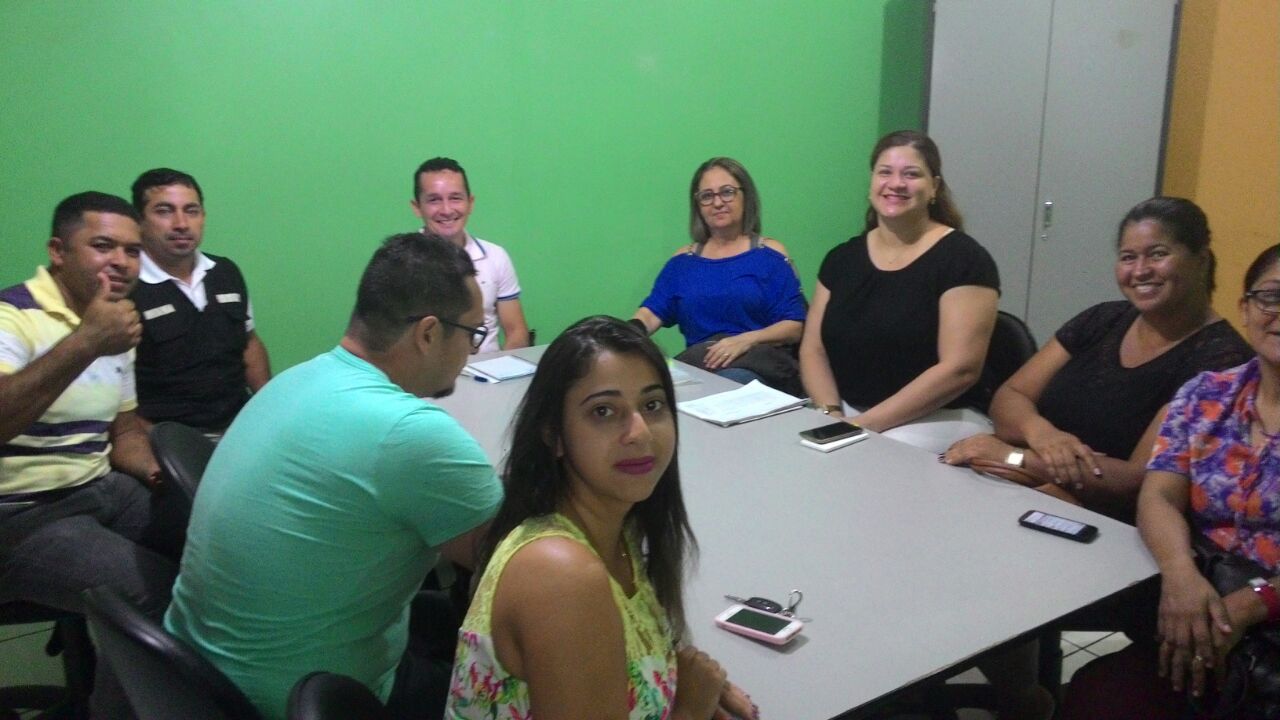Sintesac recebe delegação de laboratoristas e promete empenho no chamado dos concursados