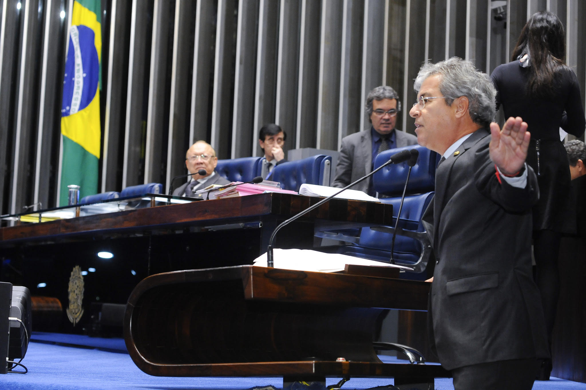 Em Brasília, senador Jorge Viana saúda acordo de telefonia no Acre