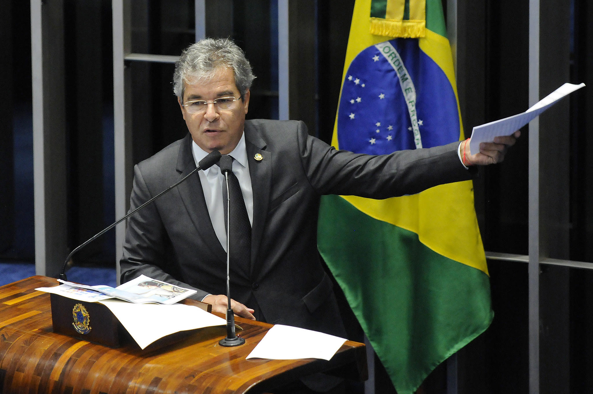 Jorge Viana quer lei de transparência para juros cobrados por instituições financeiras