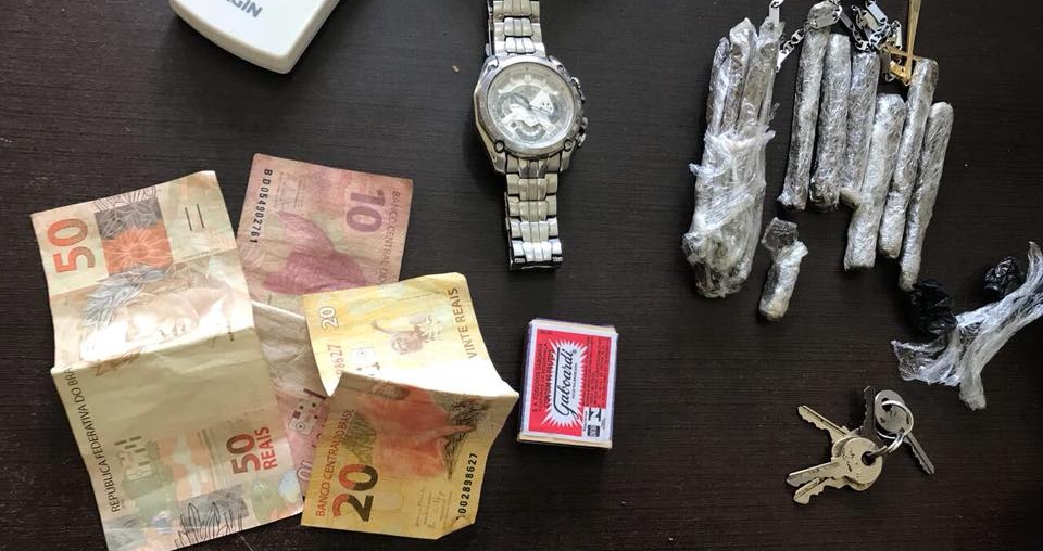 Polícia apreende homem com drogas e adolescente foragido de unidade de internação