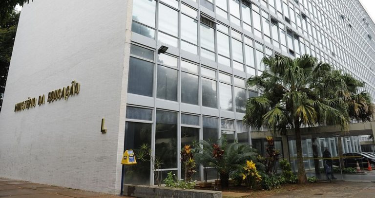 MEC e Inep recomendam respeito aos direitos humanos na redação do Enem