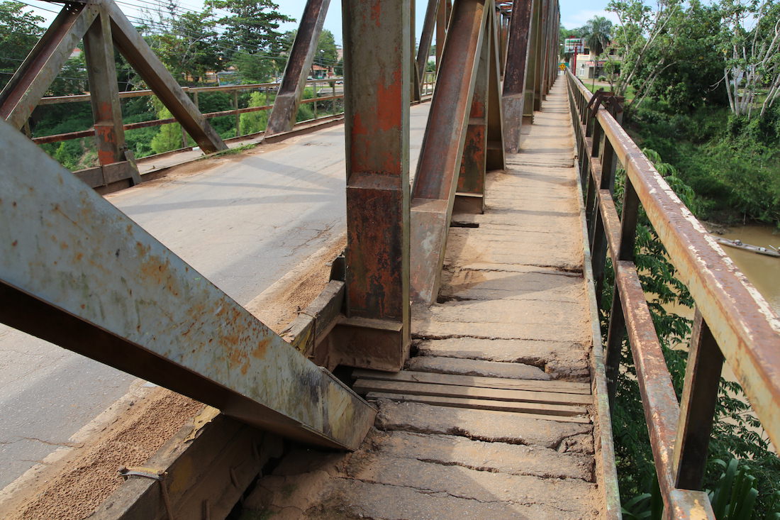 Ponte que liga Brasileia a Epitaciolândia está em estado crítico